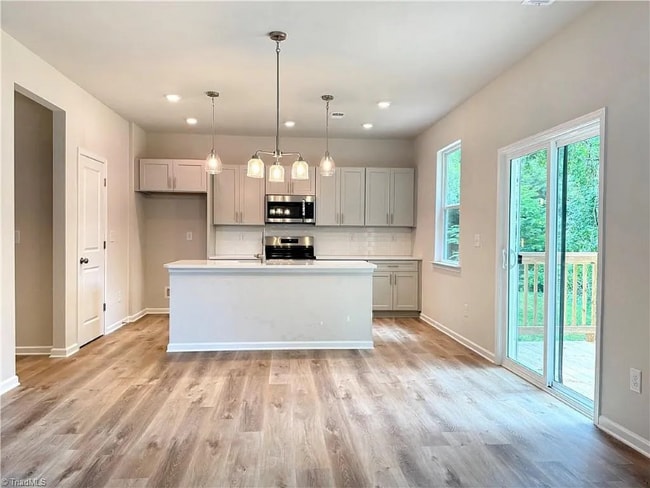 1086 W Bank St in Winston-Salem, NC - Building Photo - Building Photo