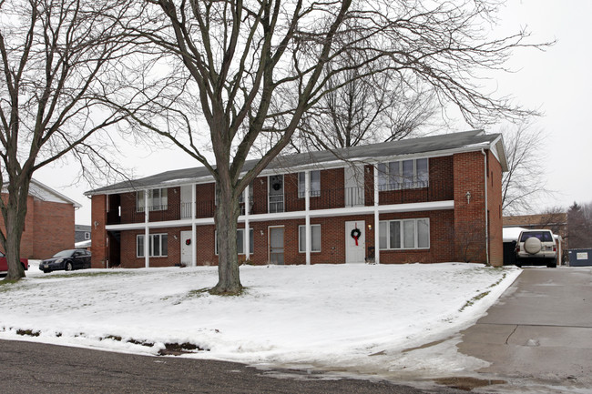 1285 Fairlawn St in Louisville, OH - Building Photo - Building Photo