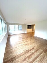 56 Fairway Dr in East Hanover, NJ - Foto de edificio - Building Photo