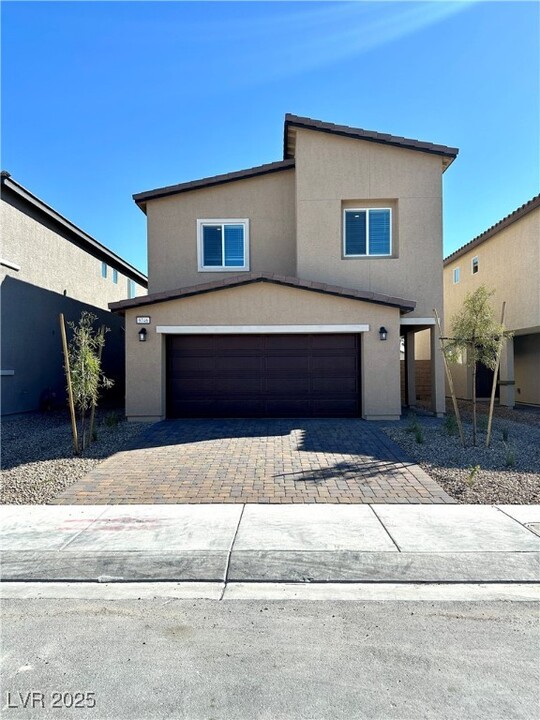 5746 Sunset Sedona St in North Las Vegas, NV - Building Photo