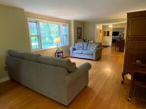 25 Jade Tree Ln in Trumbull, CT - Building Photo - Building Photo