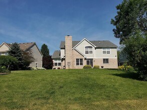 2311 Hazeltime Dr in Vernon Hills, IL - Foto de edificio - Building Photo