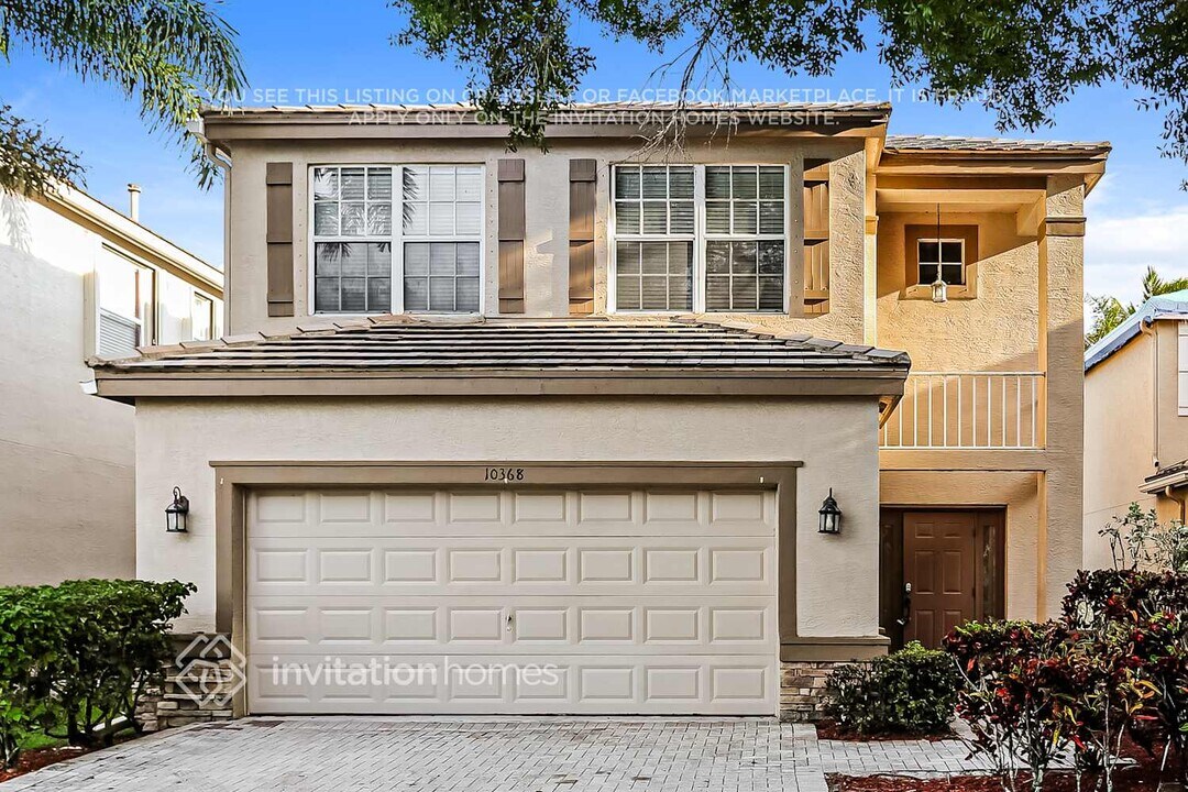 10368 Olde Clydesdale Cir in Wellington, FL - Building Photo