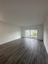 2800 NE 203rd St, Unit 1 in Miami, FL - Foto de edificio - Building Photo