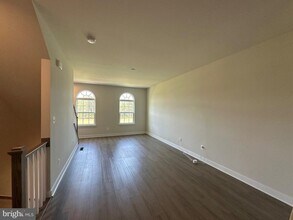 42560 Antonia Ter in Dulles, VA - Building Photo - Building Photo