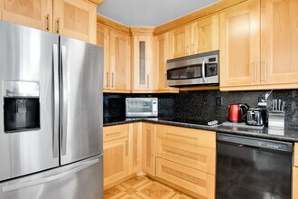 3701 N Country Club Dr, Unit 2203 in Aventura, FL - Building Photo - Building Photo
