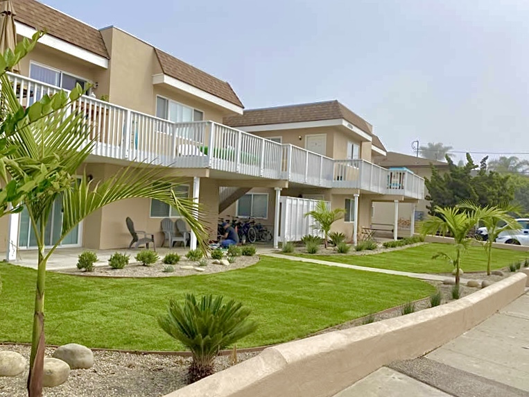 6570 Del Playa Dr, Unit 1 in Goleta, CA - Foto de edificio