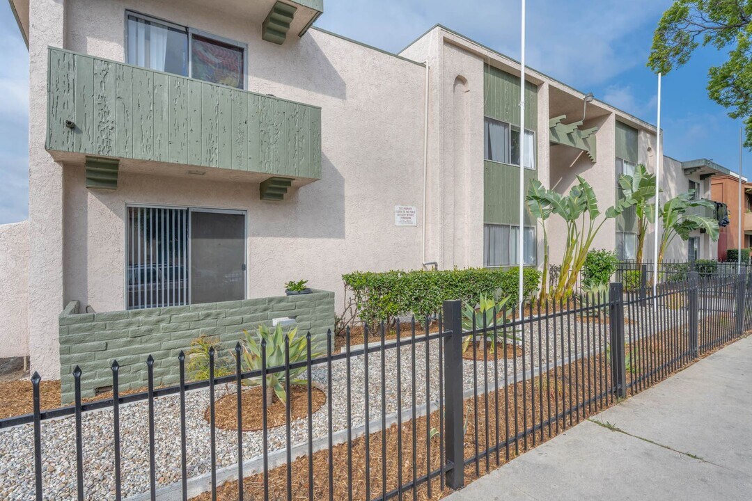 8123 Langdon Ave in Los Angeles, CA - Building Photo