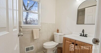 695 S 11th St in Newark, NJ - Building Photo - Building Photo