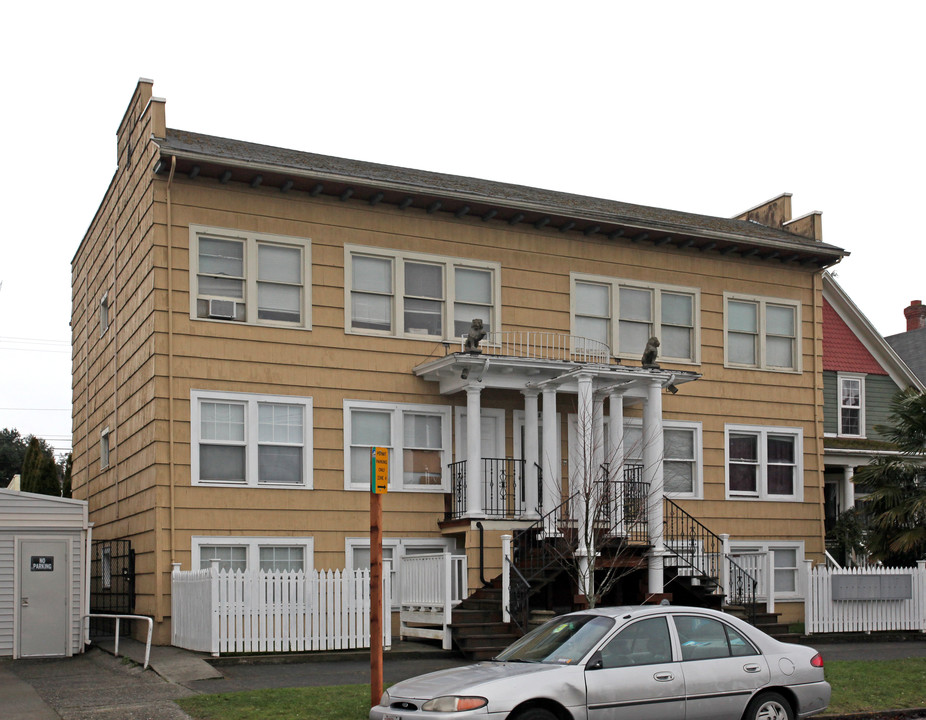 Thornburg Apartments in Tacoma, WA - Building Photo