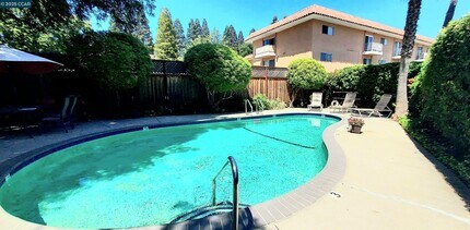 1195 Saranap Ave in Walnut Creek, CA - Building Photo - Building Photo