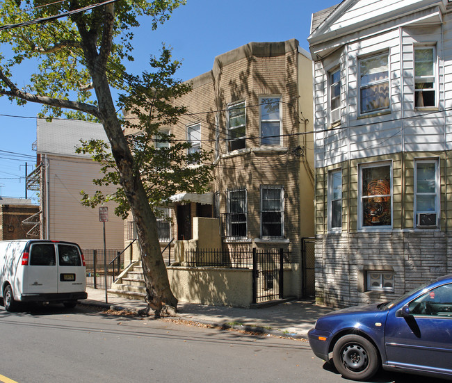 101-103 Hawkins St in Newark, NJ - Foto de edificio - Building Photo