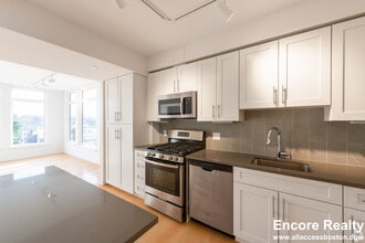 77 New St in Cambridge, MA - Foto de edificio - Building Photo