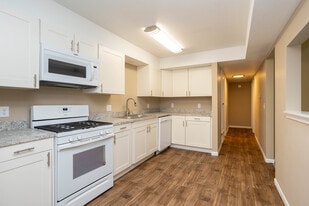 Villa Vinee Apartments in Omaha, NE - Building Photo