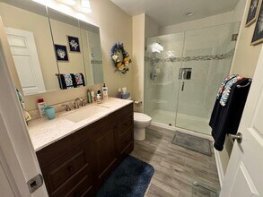 266 Hulmeville Rd, Unit Apt E in Langhorne, PA - Foto de edificio - Building Photo