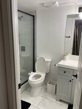 3800 Powell Ln, Unit 612 in Falls Church, VA - Foto de edificio - Building Photo