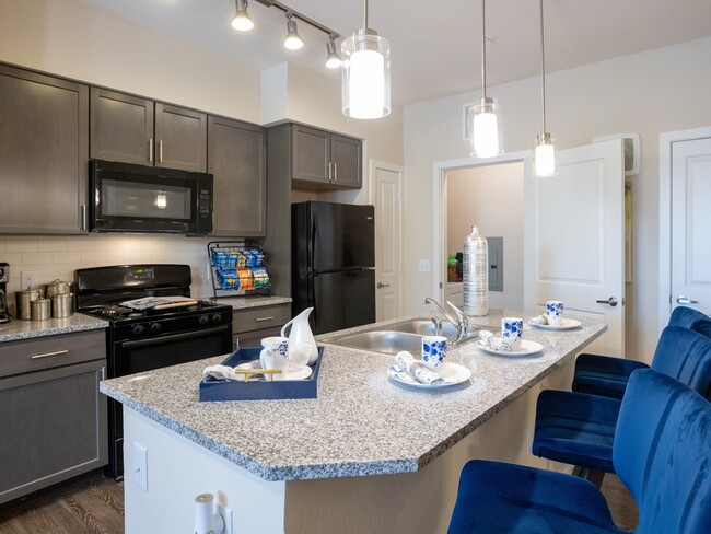 Smart Living on Cullen Apartment Homes in Houston, TX - Building Photo - Building Photo