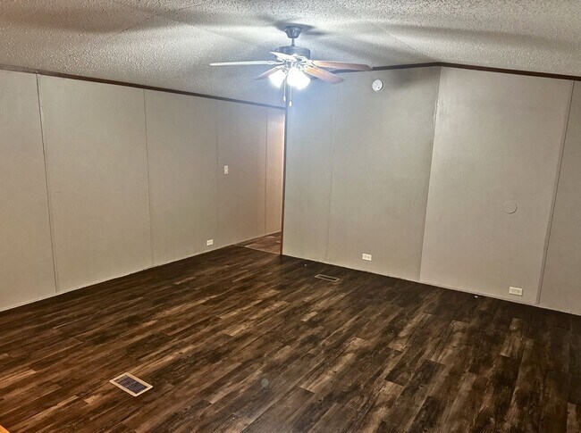 18325 Miller Ln in Hammond, LA - Building Photo - Building Photo