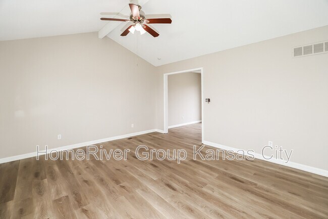 218 NE 114 St in Kansas City, MO - Building Photo - Building Photo
