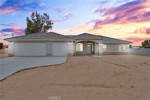 8104 Corona Ave in Hesperia, CA - Building Photo