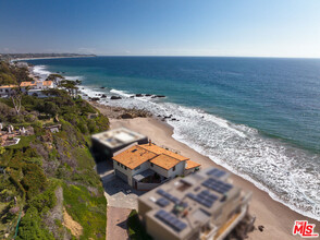 31952 1/2 Pacific Coast Hwy in Malibu, CA - Building Photo - Building Photo