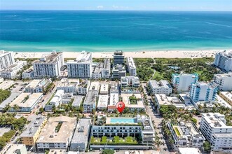 300 Collins Ave, Unit 2E in Miami Beach, FL - Building Photo - Building Photo