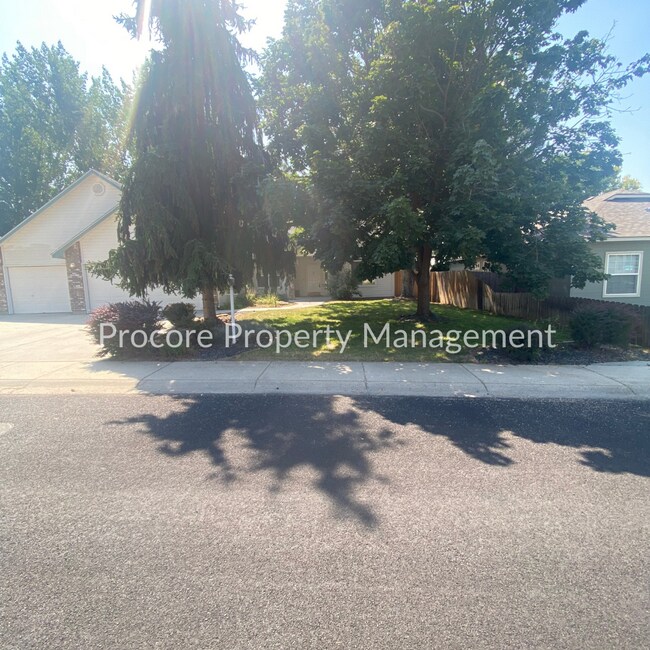 2921 E Fern Brook Dr in Eagle, ID - Building Photo - Building Photo