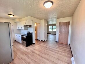 730 Crestview Dr, Unit 730 in Seymour, WI - Building Photo - Building Photo