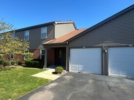 717 E Whispering Oaks Dr, Unit 2RR in Palatine, IL - Building Photo