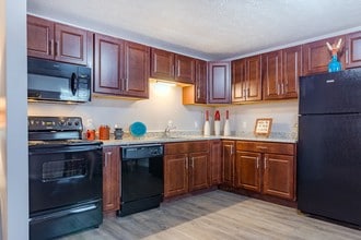610 E College St in Jackson, TN - Foto de edificio - Interior Photo