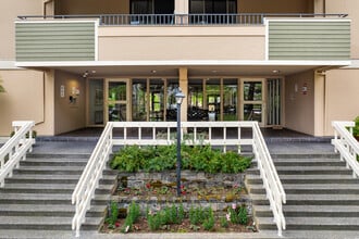 The Highlander in Sunnyvale, CA - Building Photo - Building Photo