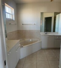 4409 NW 113th Ct in Doral, FL - Building Photo - Building Photo