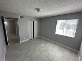 1233 N 47th Pl in Phoenix, AZ - Building Photo