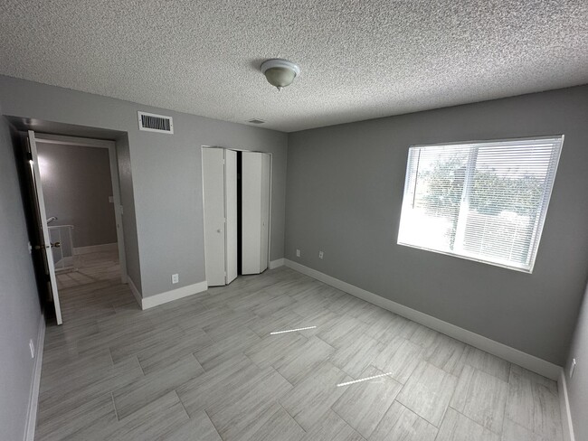 property at 1233 N 47th Pl