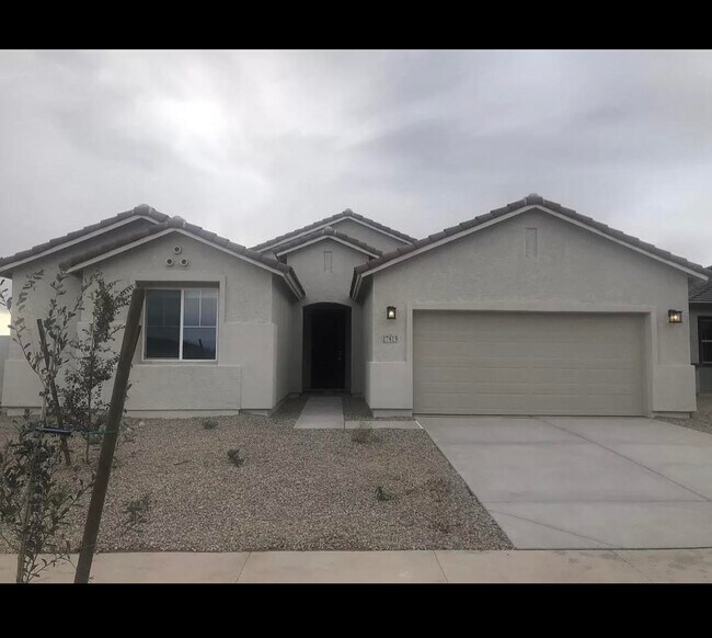 17813 W Villa Chula Ln Apartments and Nearby Surprise Apartments For