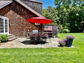 6 Summit Ave in East Hampton, NY - Building Photo - Building Photo