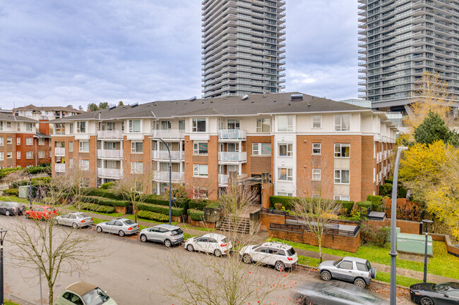 Collage in Burnaby, BC - Building Photo - Building Photo