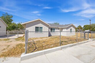 1807 W Ave K8 in Lancaster, CA - Building Photo - Building Photo