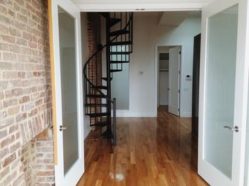 Duplex with Hardwood Floors and New Appliance in Brooklyn, NY - Foto de edificio