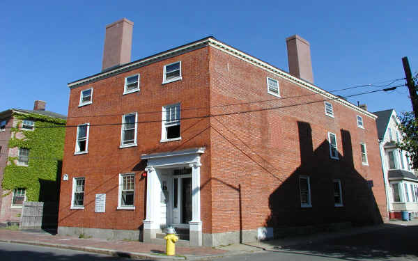 8 Brown St in Salem, MA - Foto de edificio