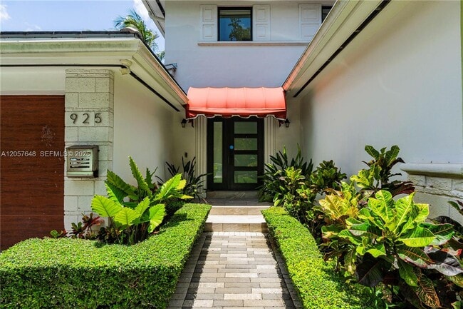 property at 925 Algaringo Ave