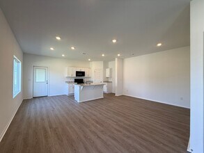 6810 SW Dignity Ave in Bentonville, AR - Foto de edificio - Building Photo