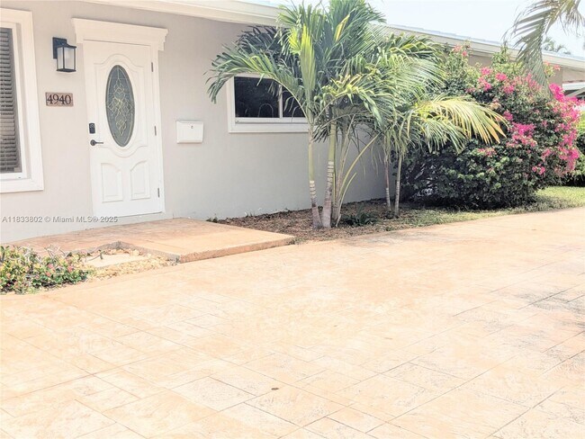 4940 NE 27th Ave in Lighthouse Point, FL - Building Photo - Building Photo