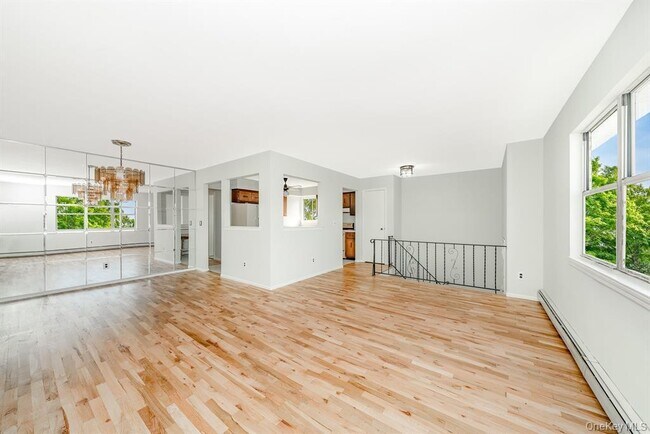 227 N Walnut St in Massapequa, NY - Building Photo - Building Photo