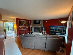 7 Rollins Ct in Merrimack, NH - Building Photo - Building Photo