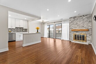 327 Wildberry Ct in Schaumburg, IL - Building Photo - Building Photo