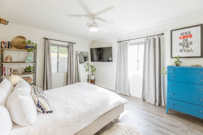 1326 W Roma Ave in Phoenix, AZ - Foto de edificio - Building Photo