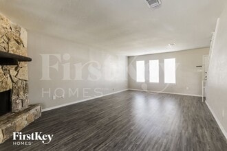 3303 Sycamore Springs Dr in Houston, TX - Building Photo - Building Photo
