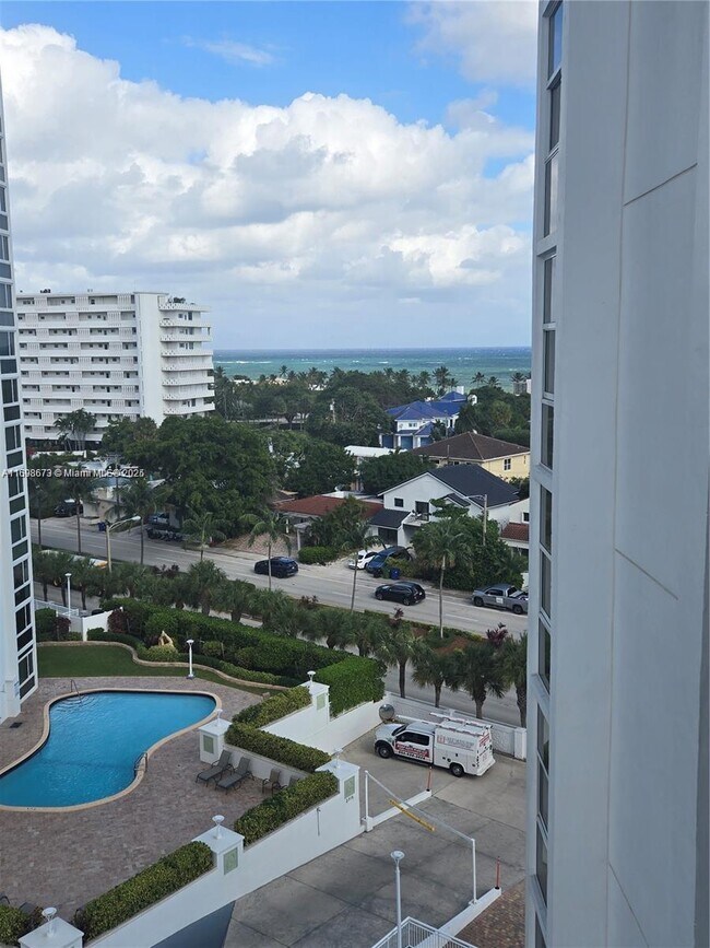 2701 N Ocean Blvd in Fort Lauderdale, FL - Foto de edificio - Building Photo