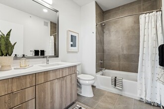 333 Water in Milwaukee, WI - Foto de edificio - Interior Photo